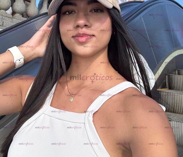 FOTOS DE COLOMBIANA SENSUAL, JOVEN Y COMPLACIENTE CON CURVAS IRRESISTIBLES