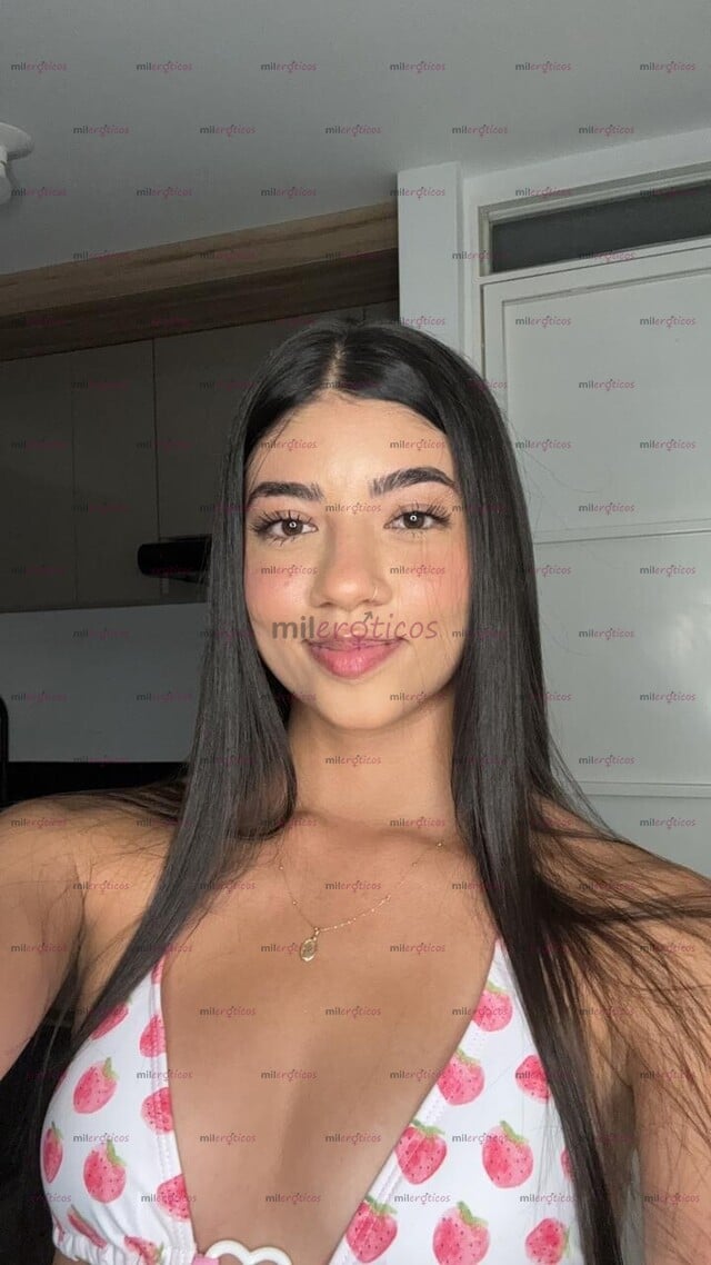 FOTOS DE MORENA NATURAL, SIMPÁTICA Y CON UN TOQUE MUY SENSUAL