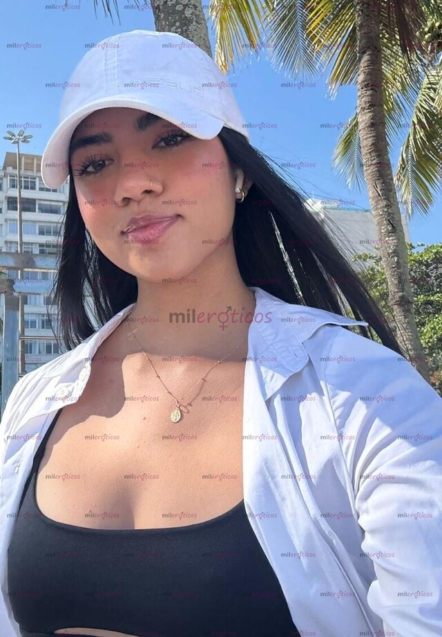 FOTOS DE COLOMBIANA SENSUAL, JOVEN Y COMPLACIENTE CON CURVAS IRRESISTIBLES