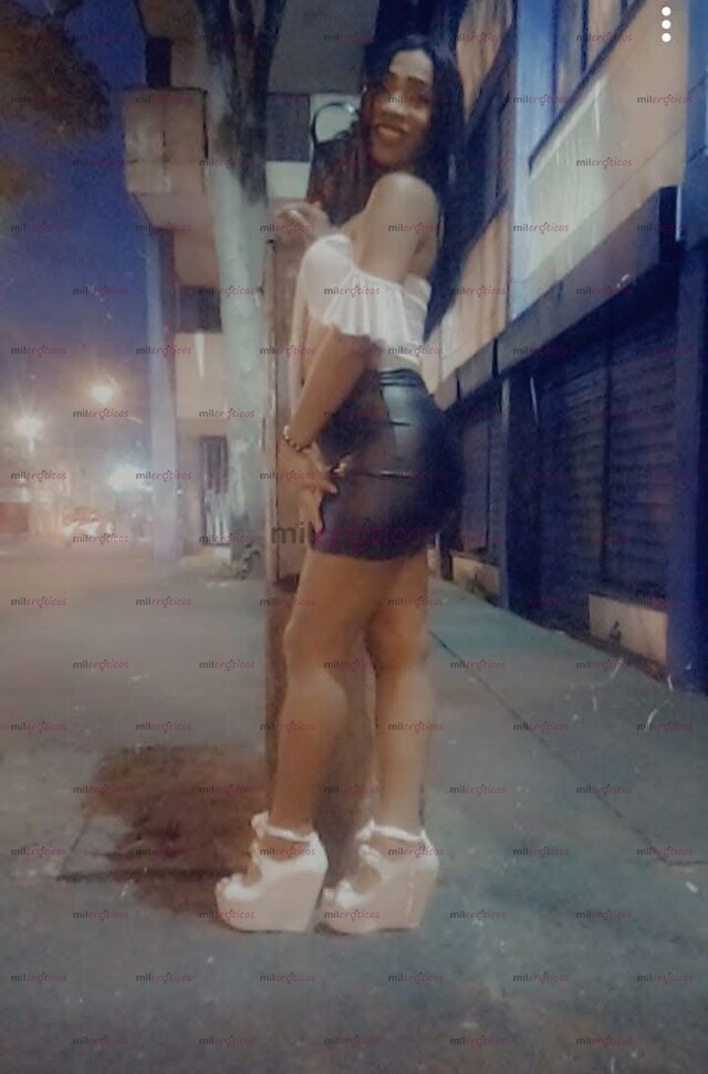 FOTOS DE MORENA VERSÁTIL ,DOTADA 22CM , SEXY Y COMPLACIENTE