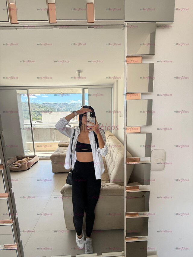 FOTOS DE SOFÍA, UNA MORENA COLOMBIANA CALIENTE Y LINDA