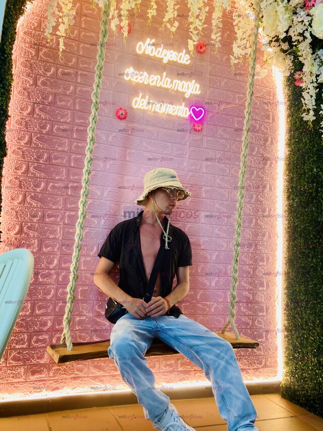 FOTOS DE CHICO VERSÁTIL JOVEN, ATRACTIVO Y COMPLACIENTE