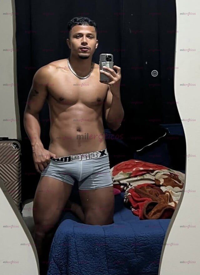FOTOS DE ACÁ UN MORENITO ALTO Y SEXY DISPONIBLE PARA TI