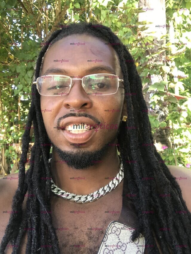 FOTOS DE UN NEGRO BELLO LISTO PARA SACARTE SU LECHE