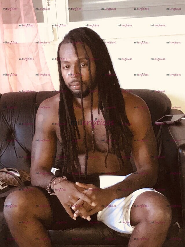 FOTOS DE UN NEGRO BELLO LISTO PARA SACARTE SU LECHE