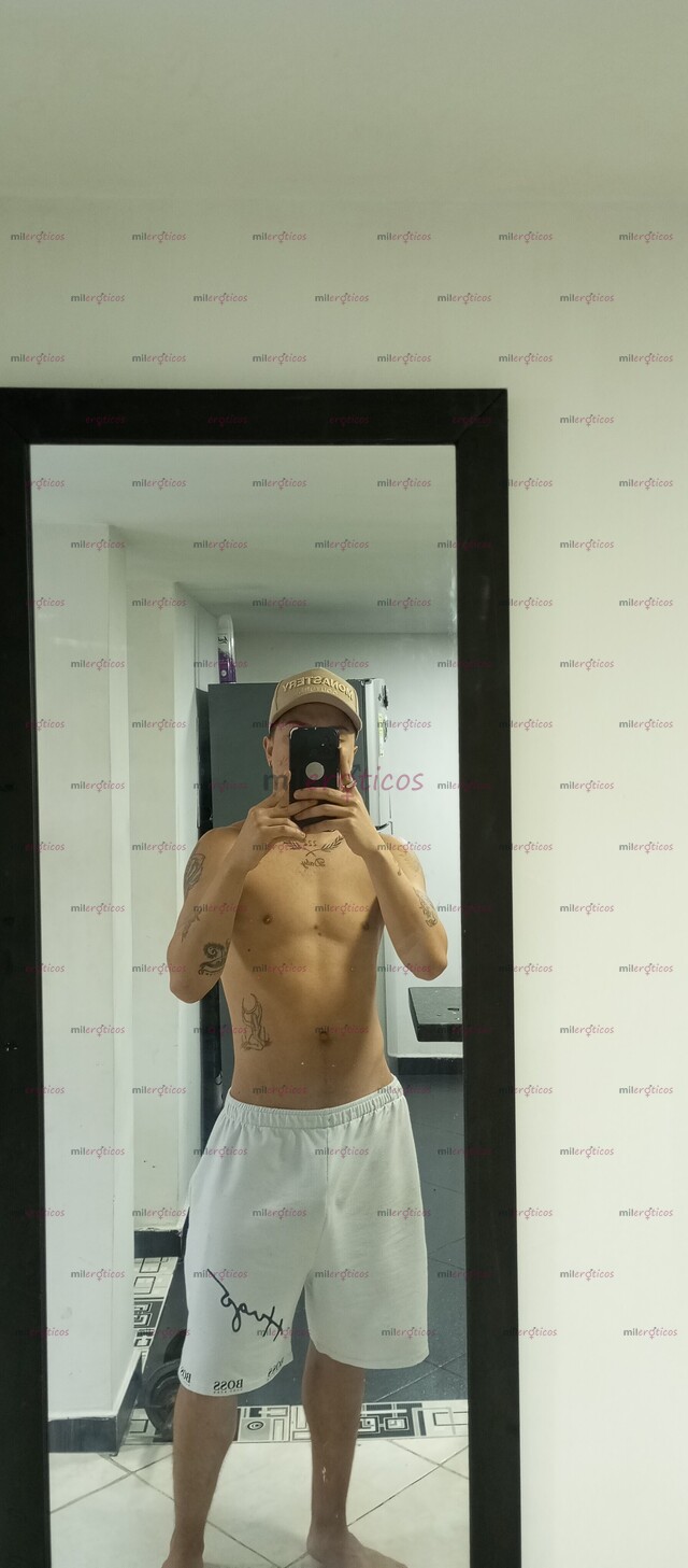 FOTOS DE JOVEN ALEGRE Y MUY COMPLACIENTE, SERIO Y RESERVADO.