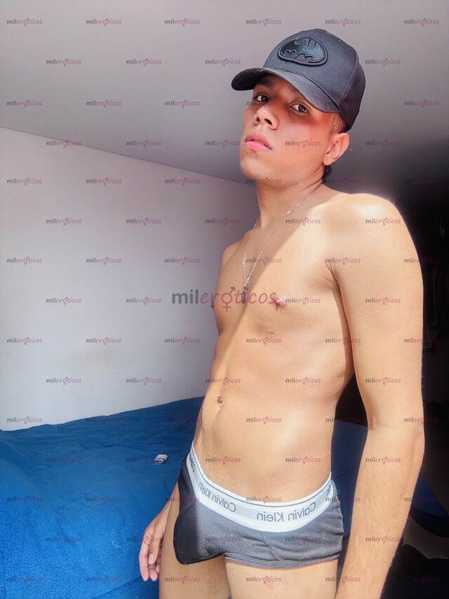 FOTOS DE UNIVERSITARIO JOVEN ,DOTADO Y DELGADO DE MEDELLIN