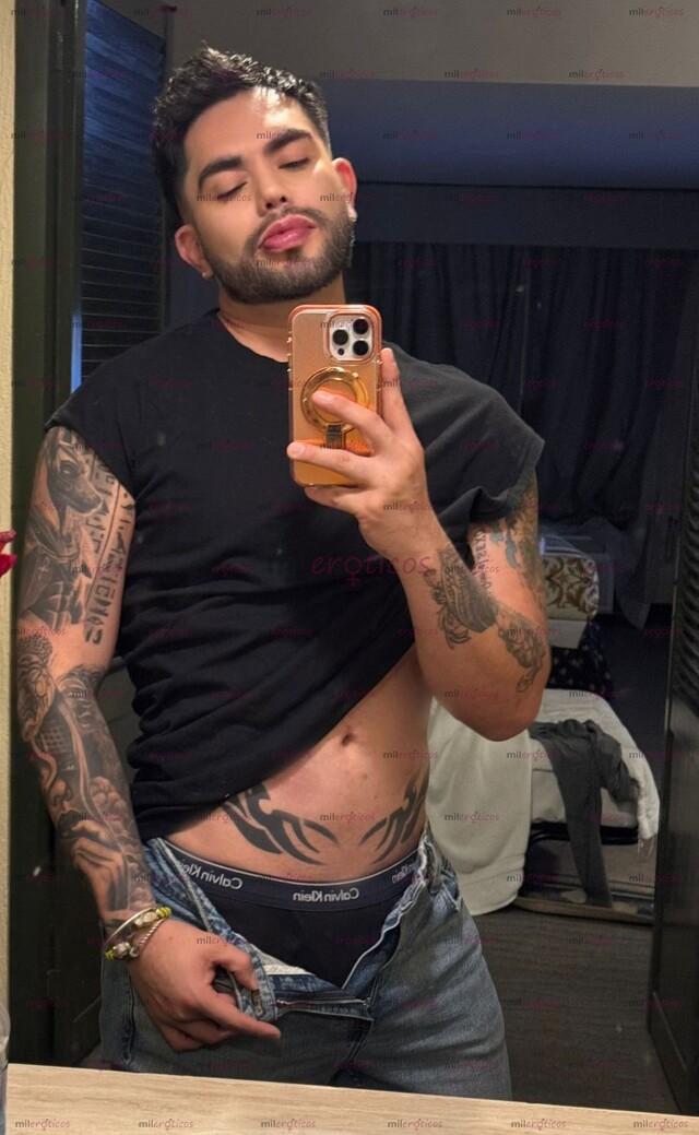 FOTOS DE FIESTERO, TATUADO , CALIENTE Y COMPLACIENTE.