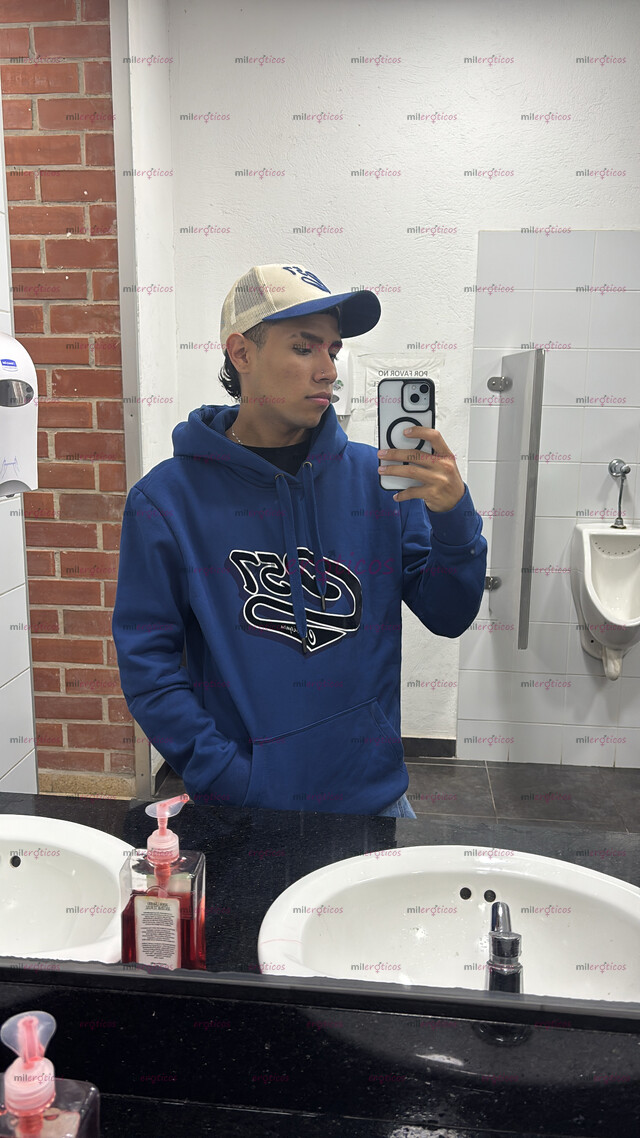 FOTOS DE SOY UN JOVEN UNIVERSITARIO DOTADO Y DELGADO