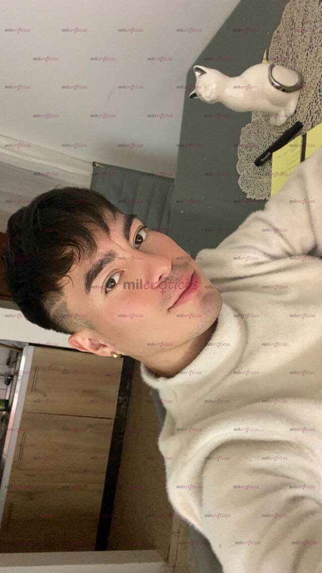 FOTOS DE CHICO VERSÁTIL JOVEN, ATRACTIVO Y COMPLACIENTE