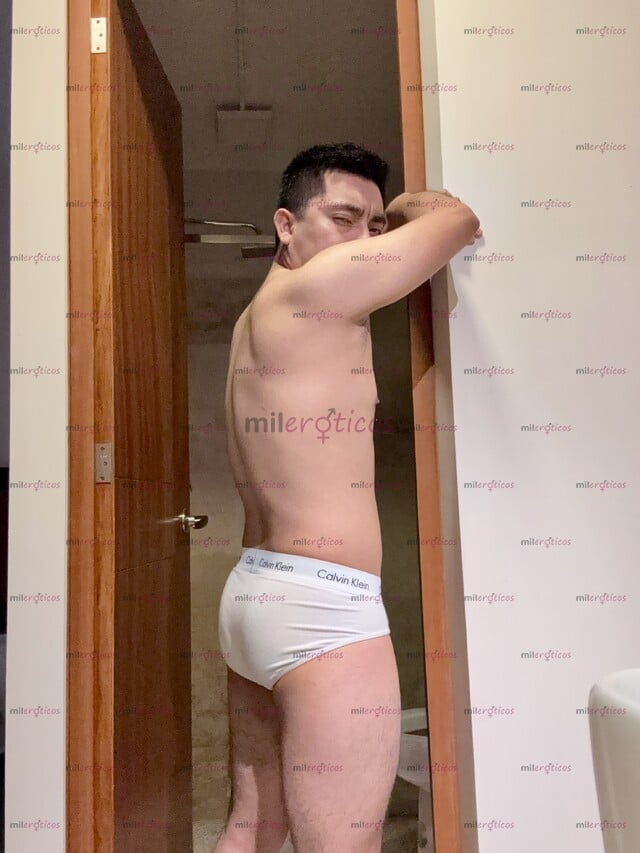 FOTOS DE VARONIL CON RICO CULO Y VERGA, TE HARÉ PASAR UN MOMENTO SÚPER RICO.