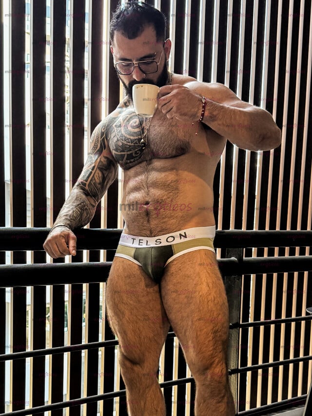 FOTOS DE EXTRANJERO CON PORTE MASCULINO MASAJISTA Y CREADOR DE EXPERENCE