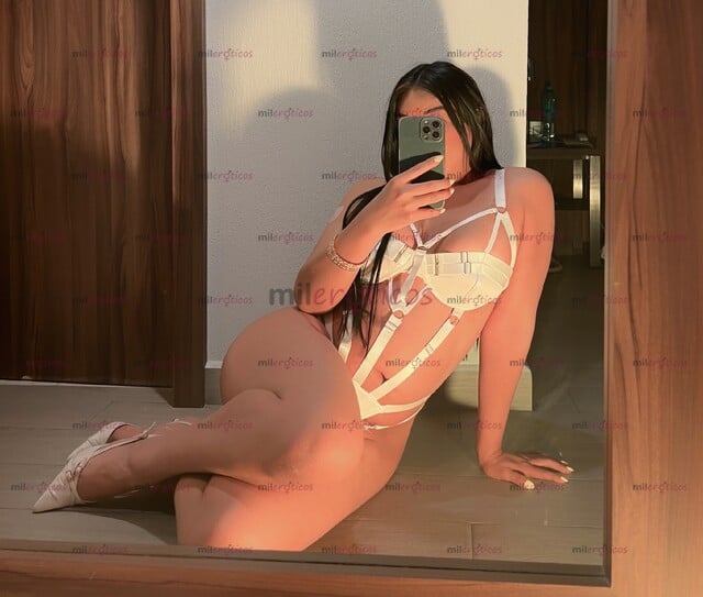 FOTOS DE RADIANTE, SENSUAL Y ARDIENTE PELINEGRA VISITANDO LA CIUDAD POCOS DIAS