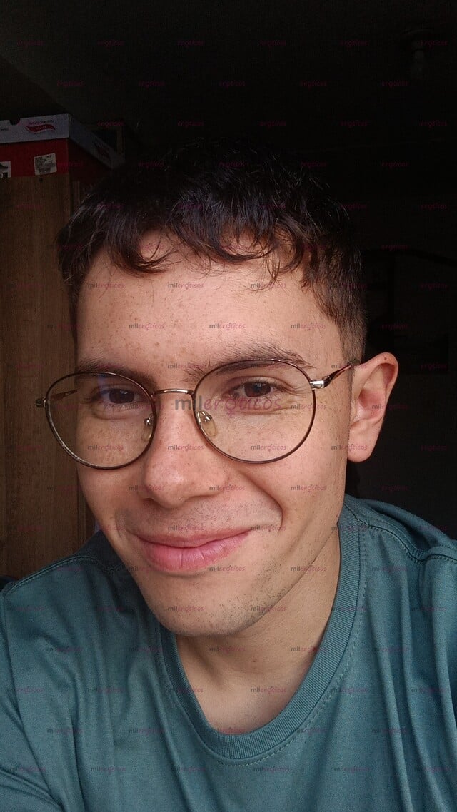 FOTOS DE RICO JOVENCITO DE 23 , SOLO ACTIVO ME MUEVO X BOGOTÁ
