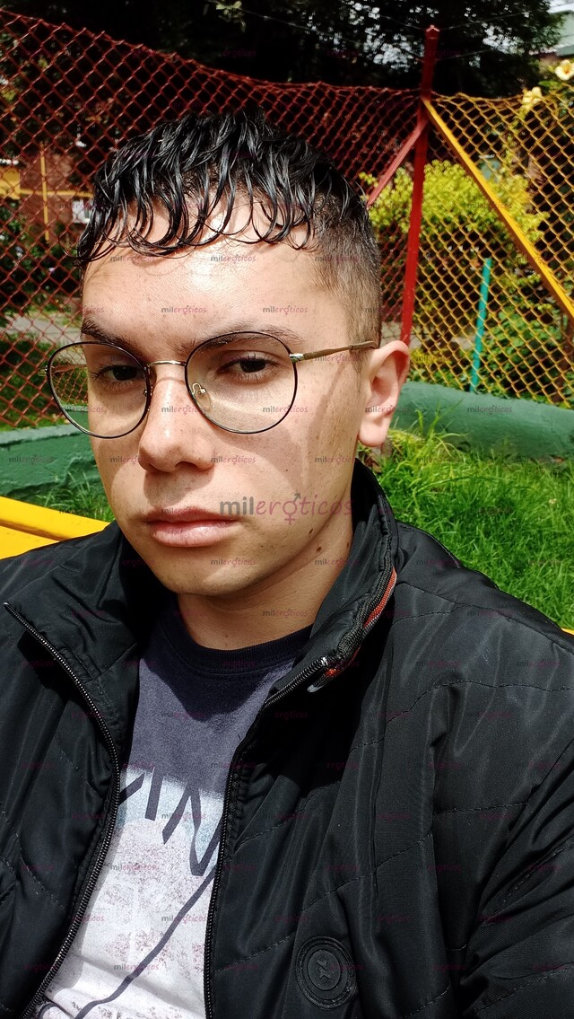 FOTOS DE RICO JOVENCITO DE 23 , SOLO ACTIVO ME MUEVO X BOGOTÁ