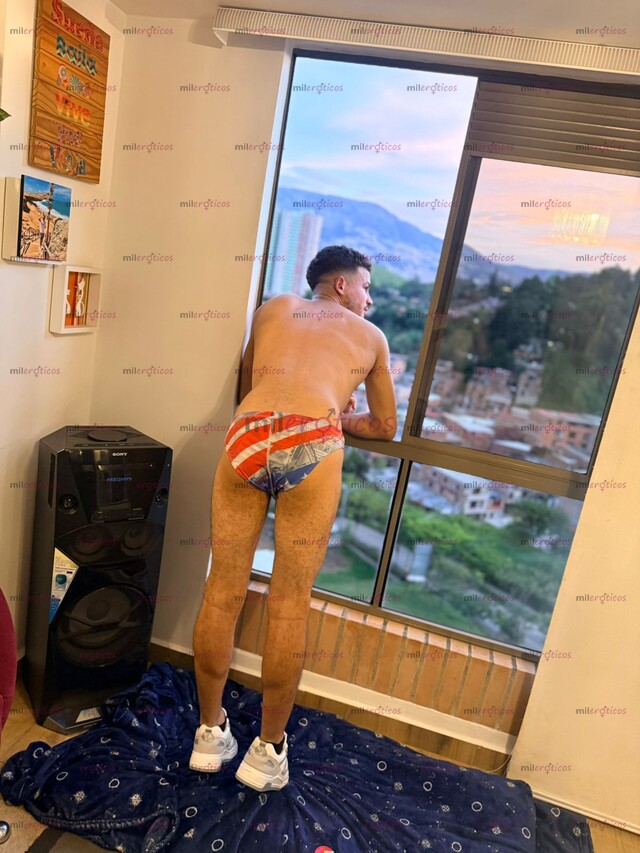 FOTOS DE CHICO SERIO, RESPONSABLE DOTADO CON 21CM DE VERGA