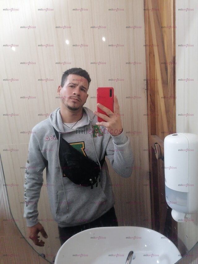 FOTOS DE CHICO SERIO, RESPONSABLE DOTADO CON 21CM DE VERGA