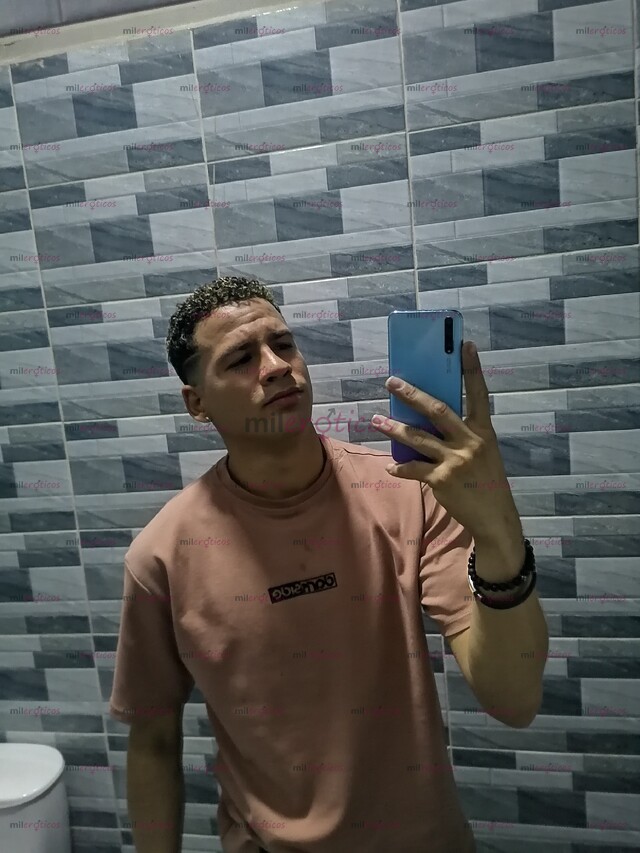 FOTOS DE CHICO SERIO, RESPONSABLE DOTADO CON 21CM DE VERGA