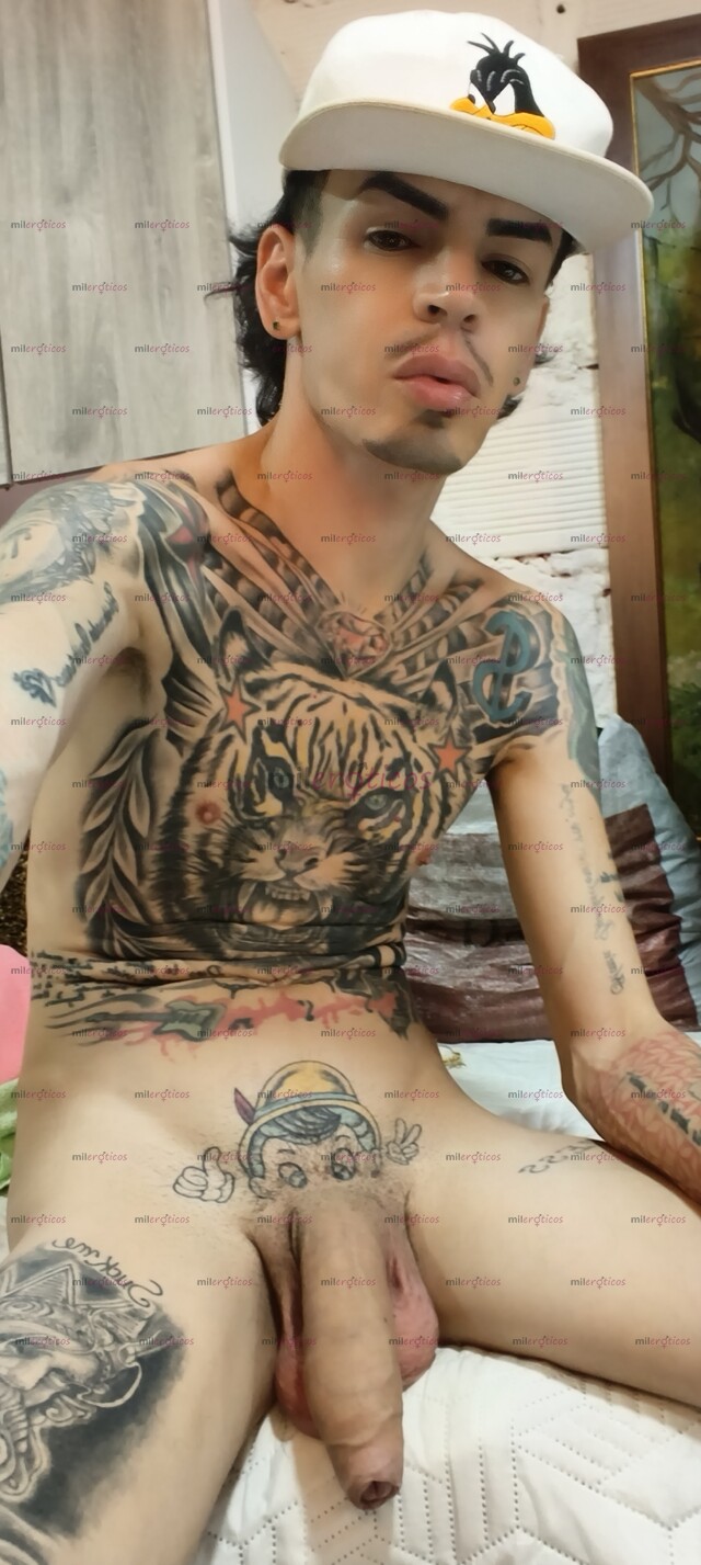 FOTOS DE FLACO ACTIVO BLANCO TATUADO ARRECHO CON SITIO