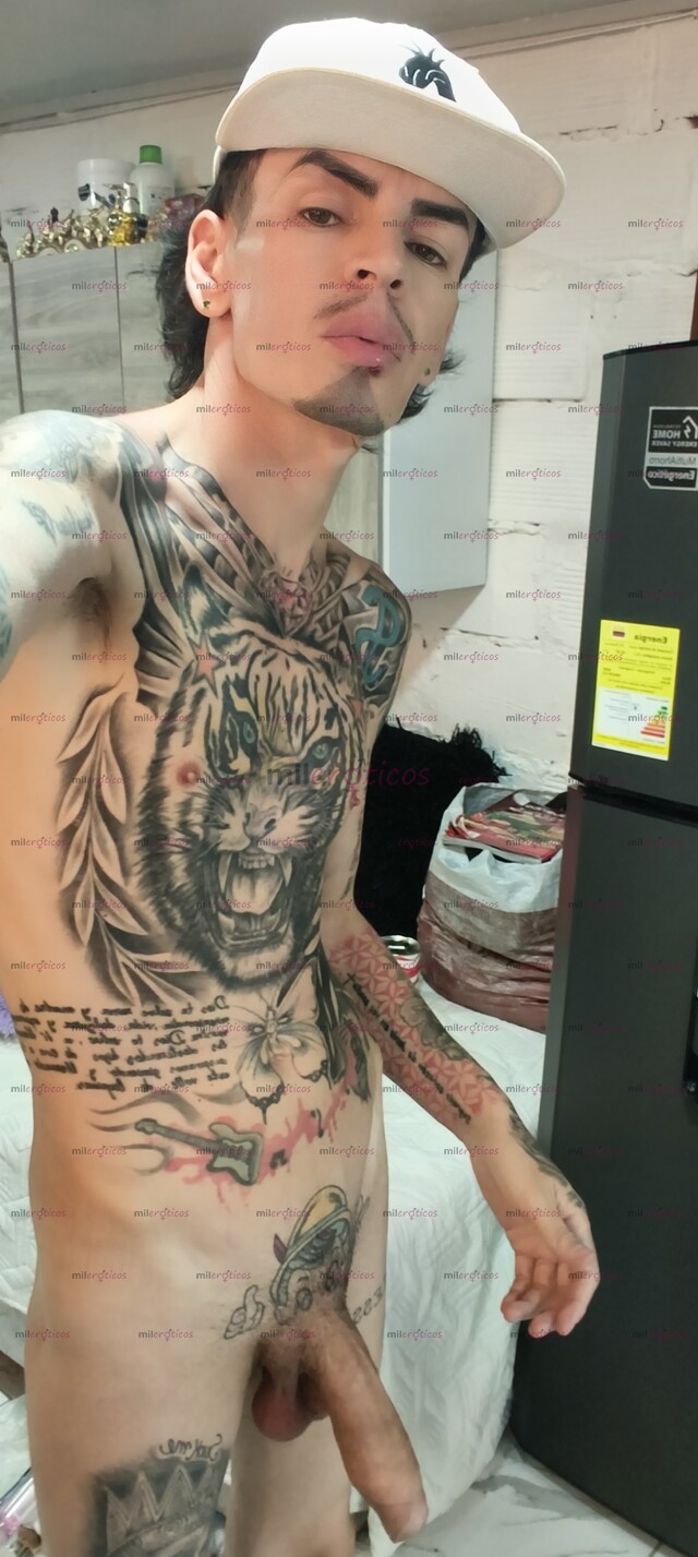 FOTOS DE FLACO ACTIVO BLANCO TATUADO ARRECHO CON SITIO