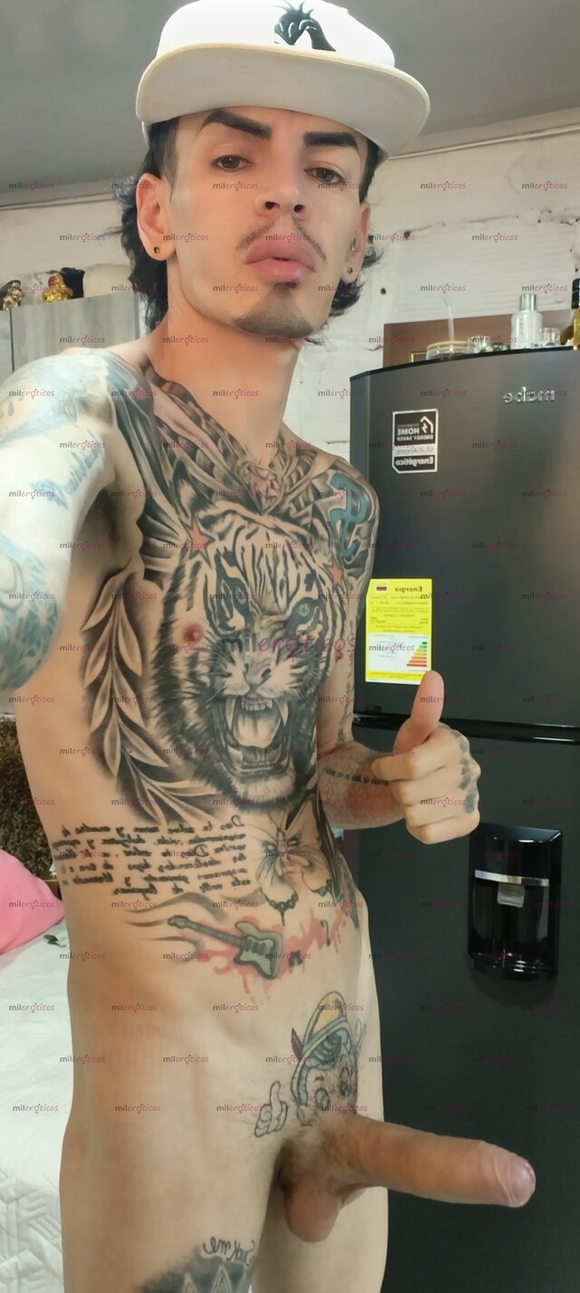 FOTOS DE FLACO ACTIVO BLANCO TATUADO ARRECHO CON SITIO