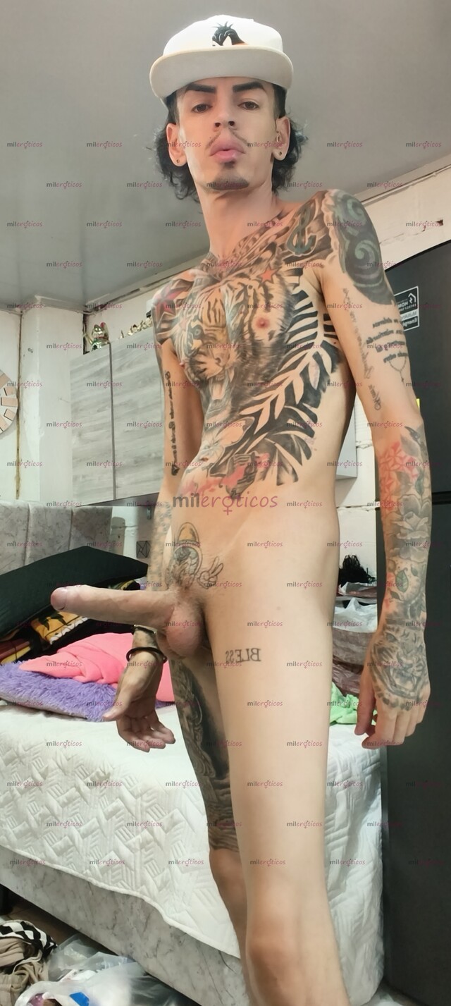 FOTOS DE FLACO ACTIVO BLANCO TATUADO ARRECHO CON SITIO