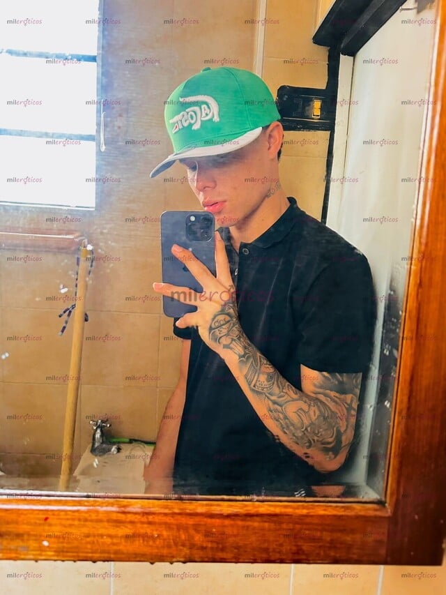 FOTOS DE CHICO HETERO CURIOSO FULL TATUADO COMPLACIENTE DESMPLICADO PARCHADO SUPER ATENTO