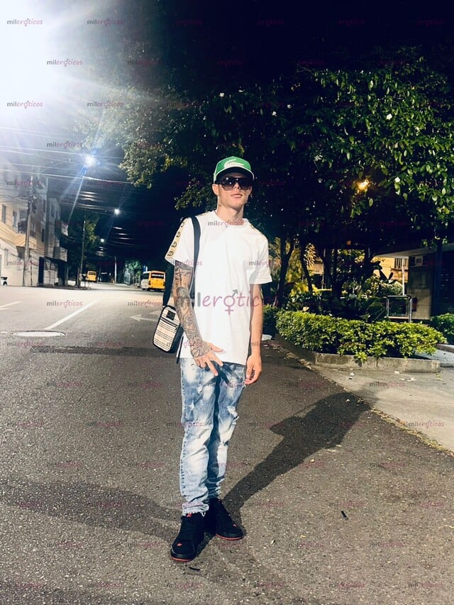 FOTOS DE CHICO HETERO CURIOSO FULL TATUADO COMPLACIENTE DESMPLICADO PARCHADO SUPER ATENTO