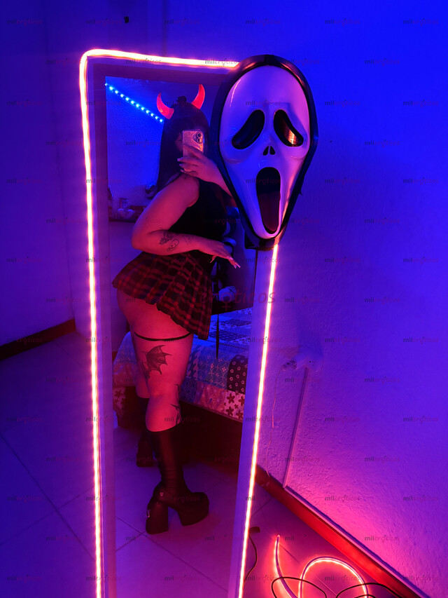 FOTOS DE APRETADITA Y MOJADA, CON GANAS DE UNA BUENA VERGA, TRIPLATO Y SQUIRT