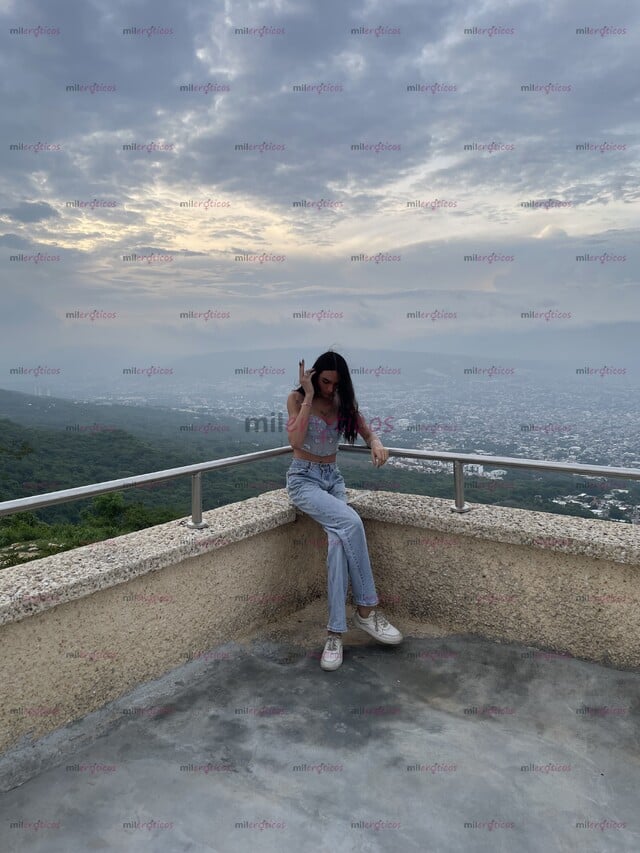 FOTOS DE SOLO POR HOY $$ 21 AÑOS,NIÑA BIEN ,COMPLACIENTE ACTIVA Y PASIVA, ALTA, DELGAD