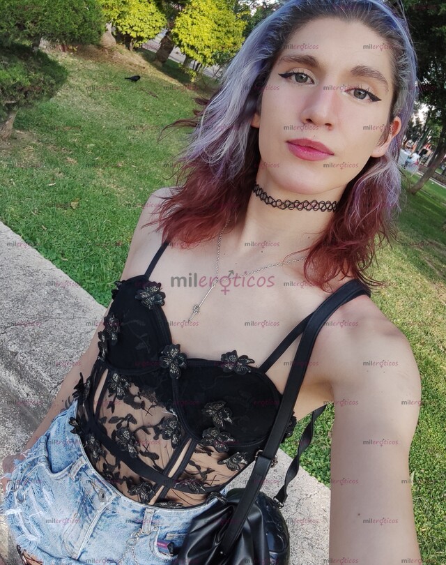 FOTOS DE ROUSE. UNIVERSITARIA ROKERA DELGADA Y PELIROJA CALIENTE PARA TI