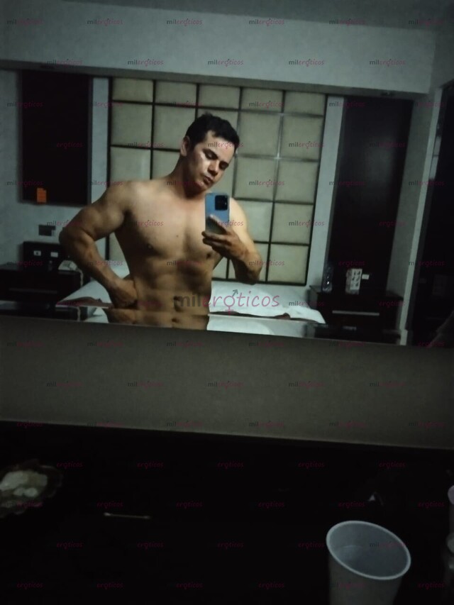 FOTOS DE CHICO GUAPO CON CUERPO ATLÉTICO Y DOTADO