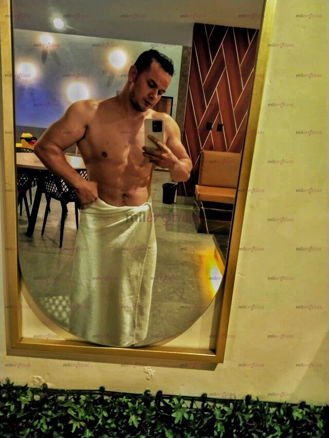 FOTOS DE CHICO GUAPO CON CUERPO ATLÉTICO Y DOTADO