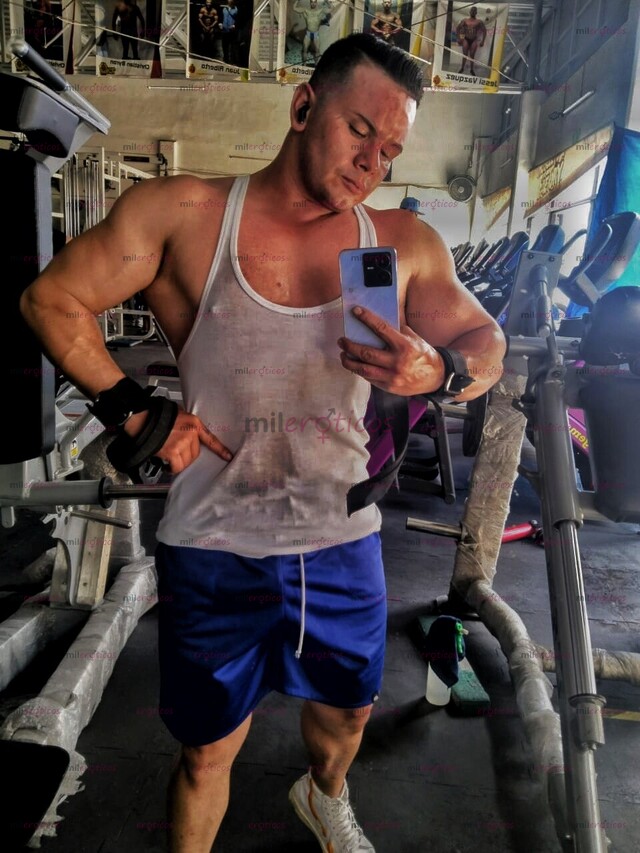 FOTOS DE CHICO GUAPO CON CUERPO ATLÉTICO Y DOTADO