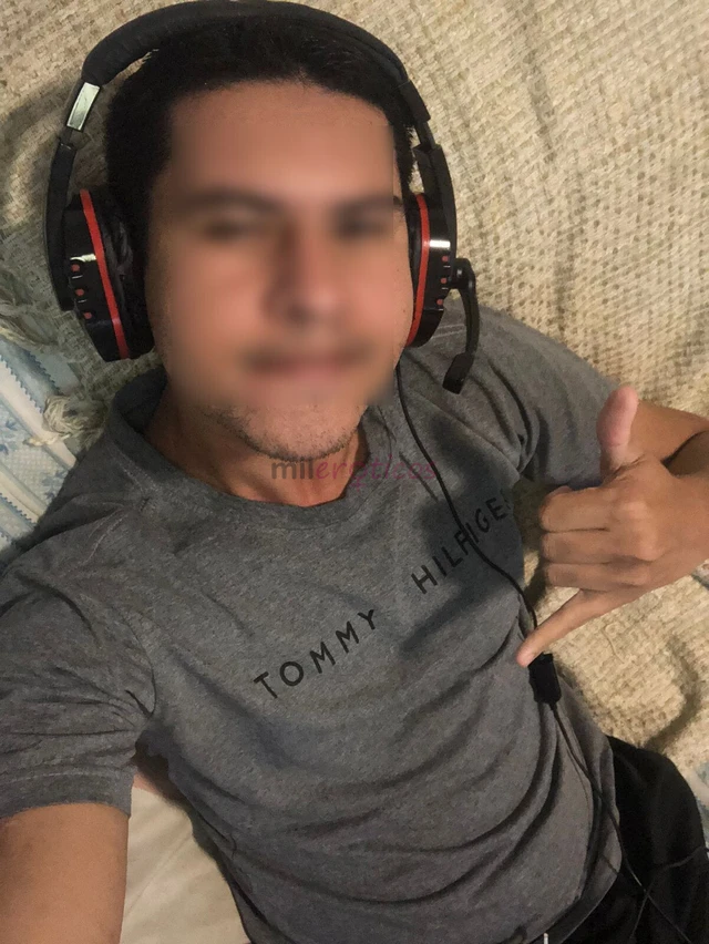 Vamos jogar com o meu ou seu console a aventura vai comecar esta pronto versatil atendo homens mulheres casaissem local atendo em domicilio e motel ho...