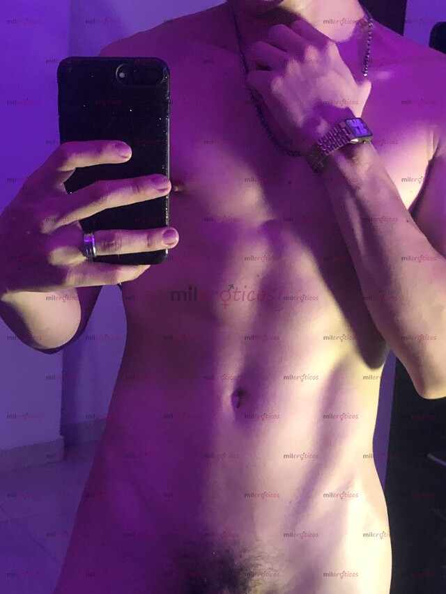 FOTOS DE JOVEN UNIVERSITARIO EN LA CIUDAD DE MEDELLÍN