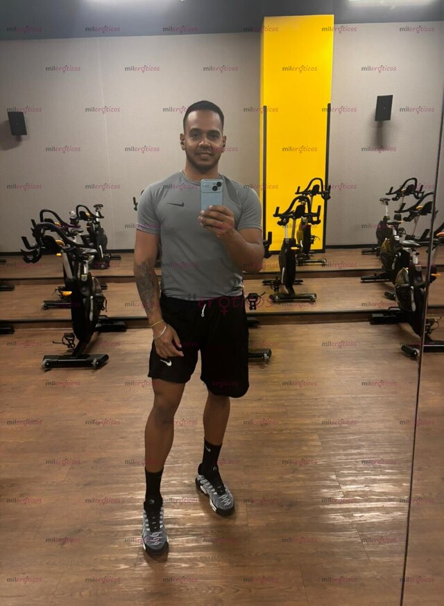 FOTOS DE VARON CHUPADOR BUEN CULO Y BUENA VERGA , ALTO MORENO SIMPÁTICO,LECHERO