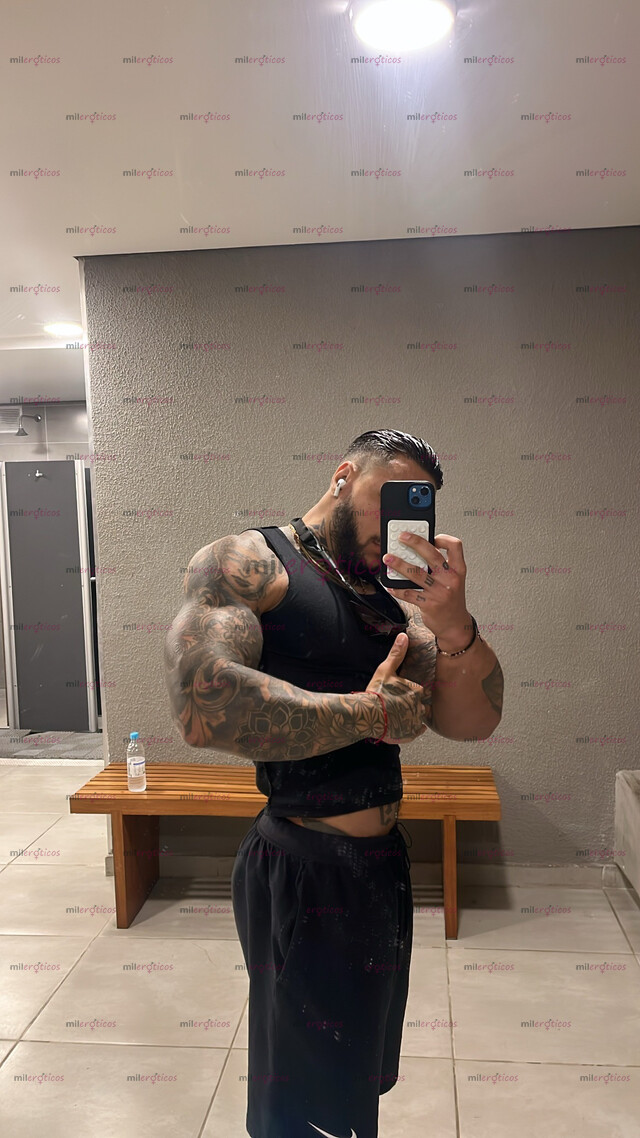 FOTOS DE MUSCULOSO TATUADO VERGON DOMINANTE BARBADO DISPUESTO A CUMPLIR TUS FANTASÍAS