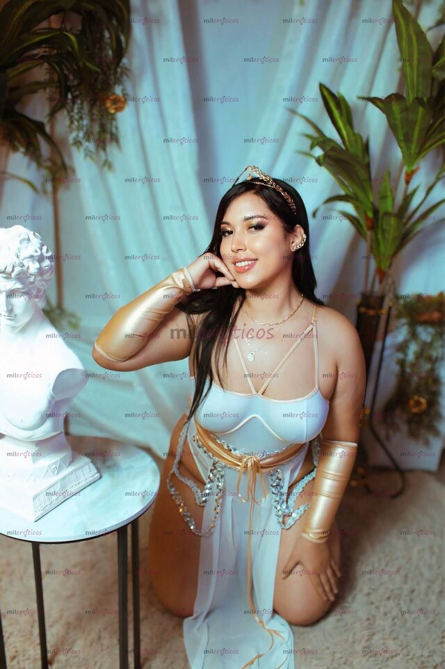 FOTOS DE HERMOSA BLANQUITA, PELINEGRA CON DIVINAS CURVAS LISTA PARA DARTE PLACER