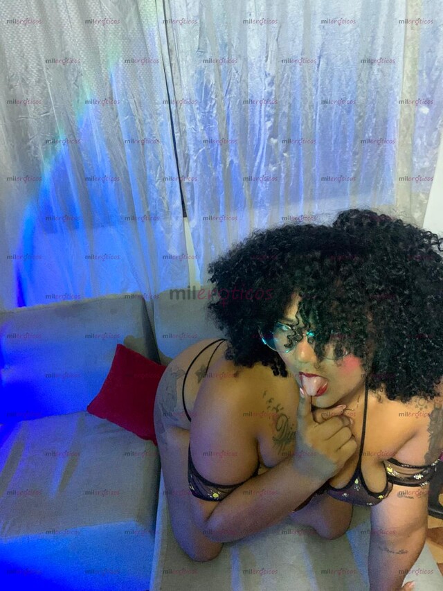 FOTOS DE SOY UNA CRESPA HERMOSA, DE COLA GIGANTE Y TETAS NATURALES ENORMES