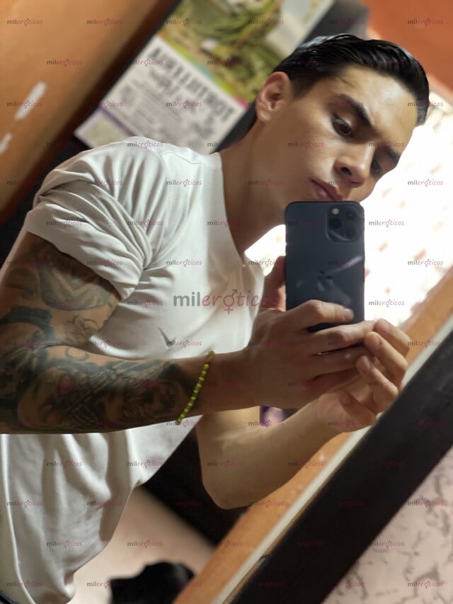 FOTOS DE JOVEN COLÁGENO CHAKAFRESA DE 22 AÑOS, TENGO UN VERGA GRANDE Y GRUESA DE 18 CM