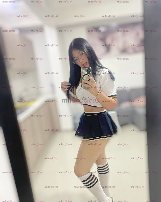 FOTOS DE HERMOSA BLANQUITA, PELINEGRA CON DIVINAS CURVAS LISTA PARA DARTE PLACER