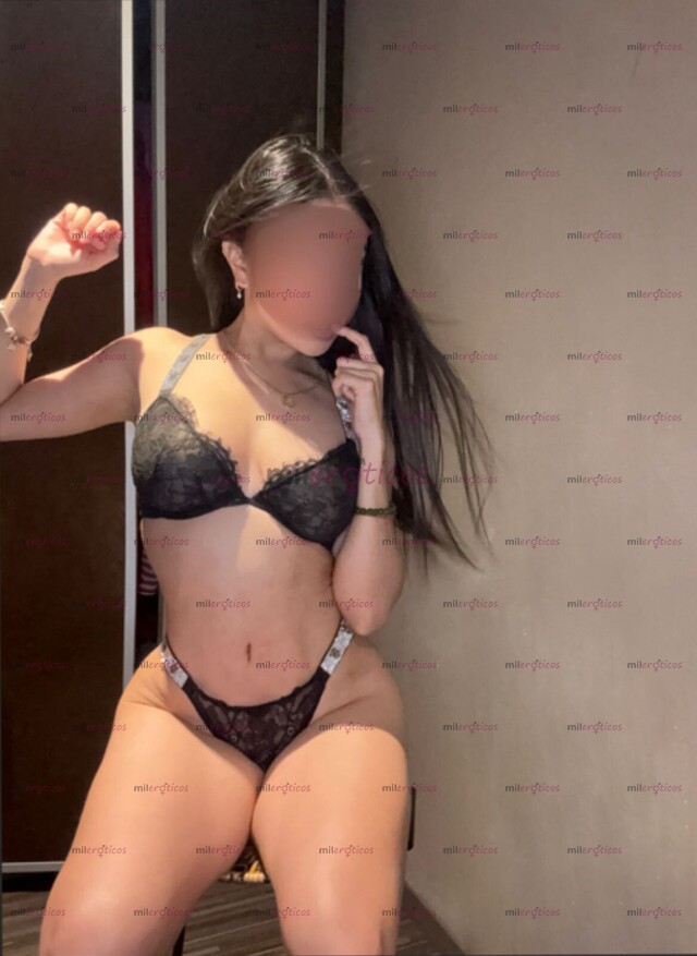 FOTOS DE ARIADNA SAINZ SEXY PETIT SENSUAL Y CALIENTE