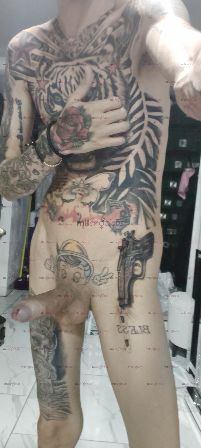 FOTOS DE FLACO ACTIVO TATUADO BLANCO SEXUAL MORBOSO