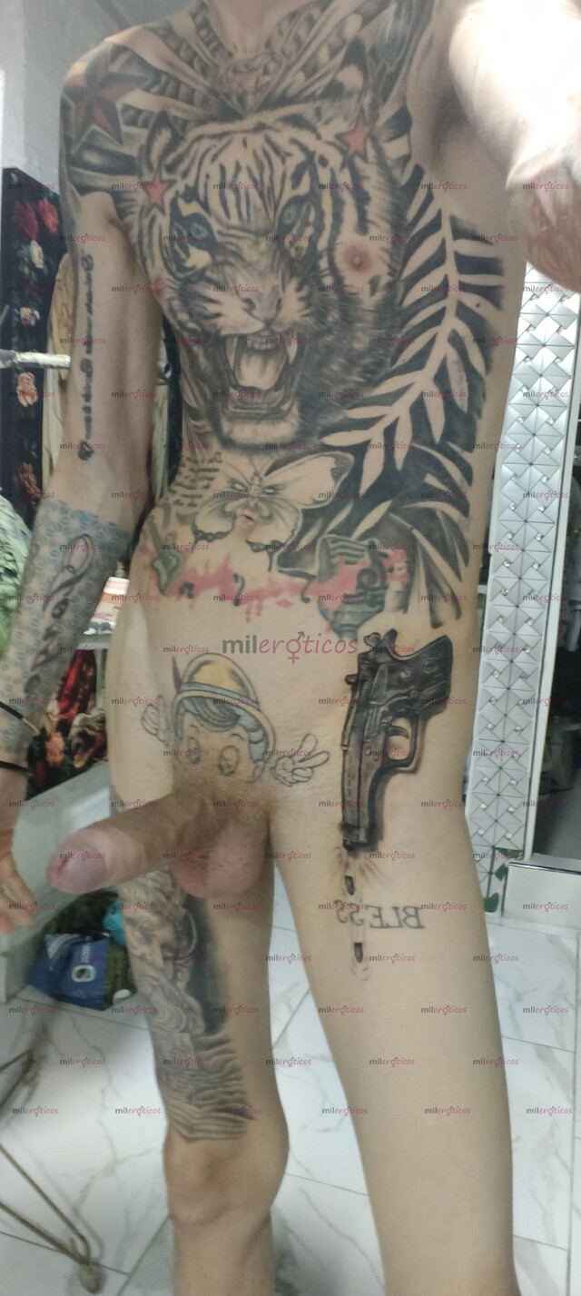 FOTOS DE FLACO ACTIVO TATUADO BLANCO SEXUAL MORBOSO