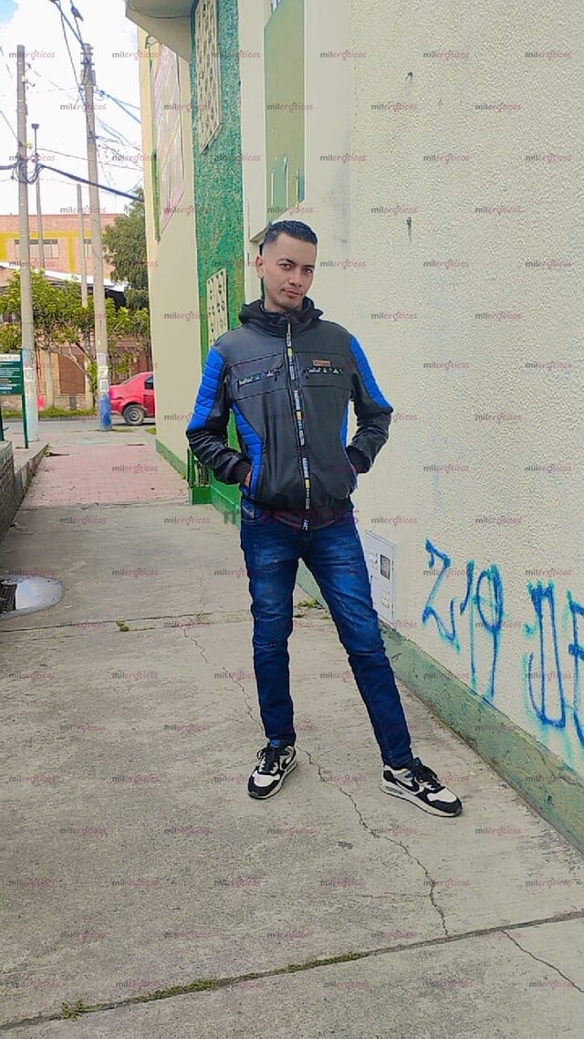 FOTOS DE MUCHO GUSTO SOY YONDER TENGO 33 AÑOS MORENO ALGO COMPLACIENTE HETERO VENEZOLANO