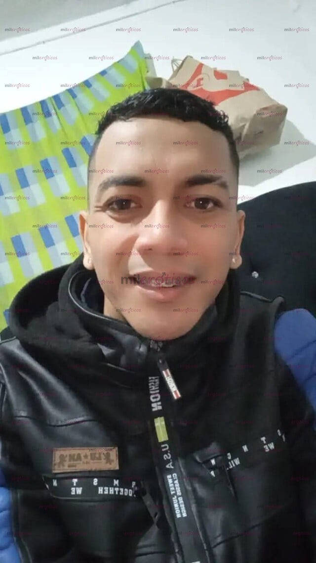 FOTOS DE MUCHO GUSTO SOY YONDER TENGO 33 AÑOS MORENO ALGO COMPLACIENTE HETERO VENEZOLANO
