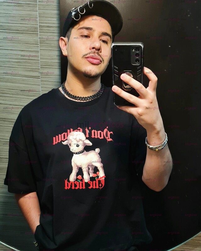 FOTOS DE ZAYN PASIVO CALIENTE BUSCO COMPLACER HOMBRES MADUROS BOTTOM LOOKING