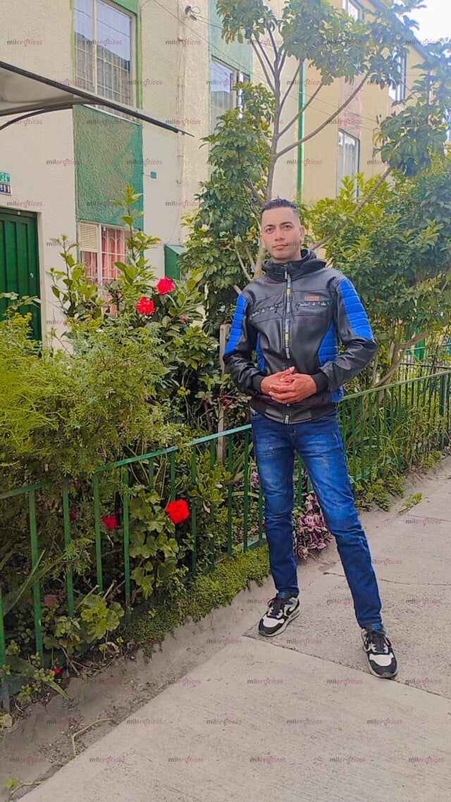 FOTOS DE MUCHO GUSTO SOY YONDER TENGO 33 AÑOS MORENO ALGO COMPLACIENTE HETERO VENEZOLANO