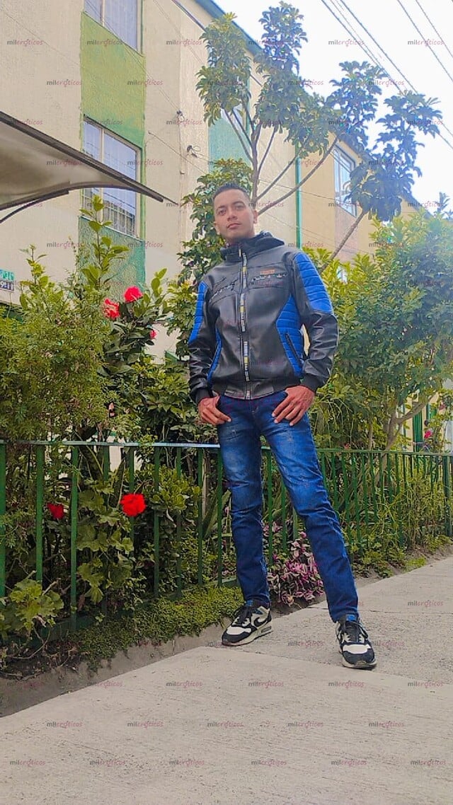 FOTOS DE MUCHO GUSTO SOY YONDER TENGO 33 AÑOS MORENO ALGO COMPLACIENTE HETERO VENEZOLANO